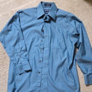 Stafford Blue Dress Shirt with Pointed Collar and Long Sleeves